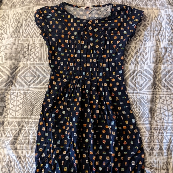 Old Fashioned Patterned Dress - Picture 1 of 8